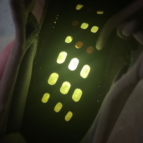 Yeezy Earth - Picture 11 of 16